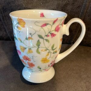Beautiful Like New Gracie Bone China Sweet Pea Vine Coffee Cup Tea Cup, 10 Oz